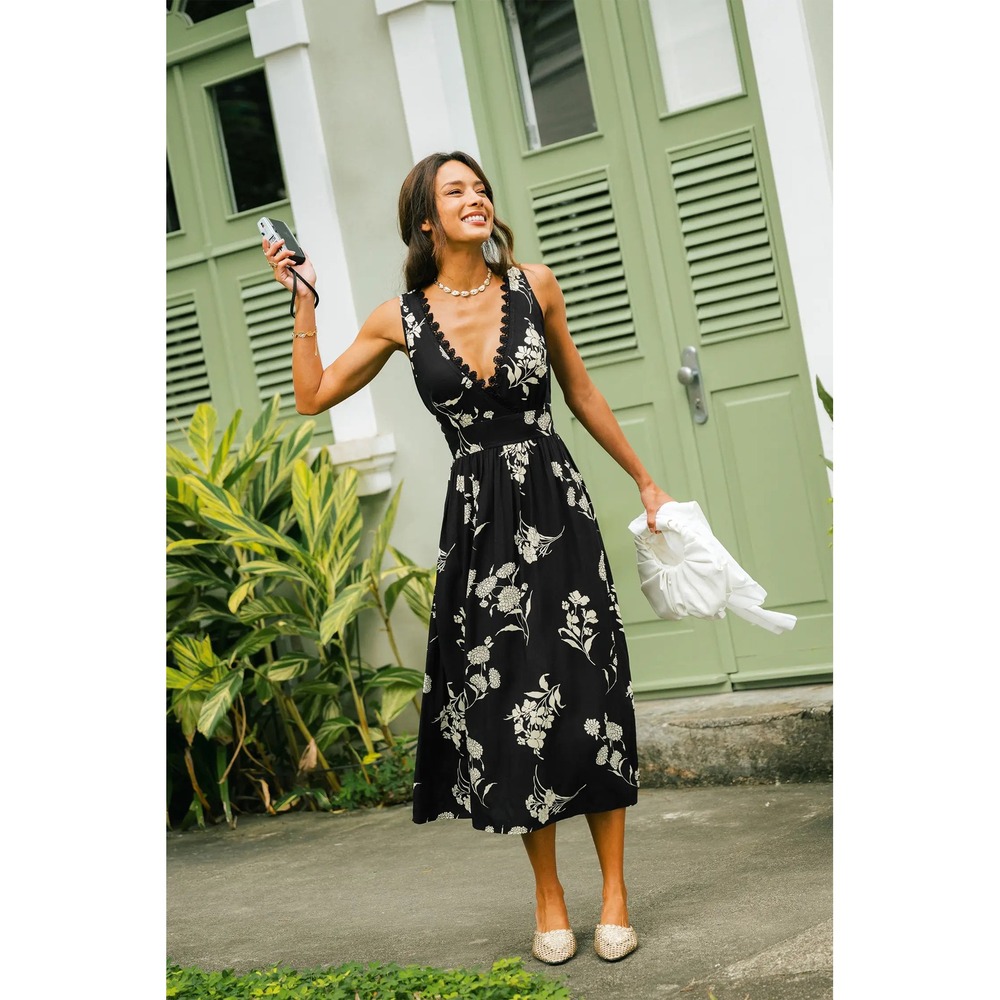 Cupshe Confidence Boost Black Floral Maxi Dress Plunging Lace Trim Size M